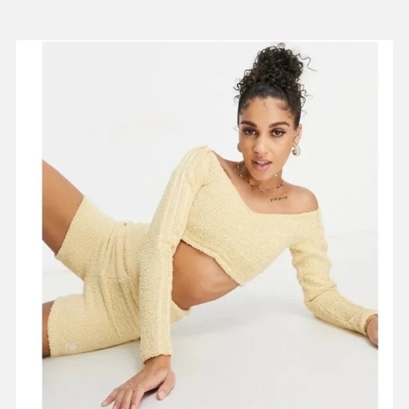 adidas Originals fuzzy knit Off The Shouler Crop Top Medium Teddy - Picture 3 of 8